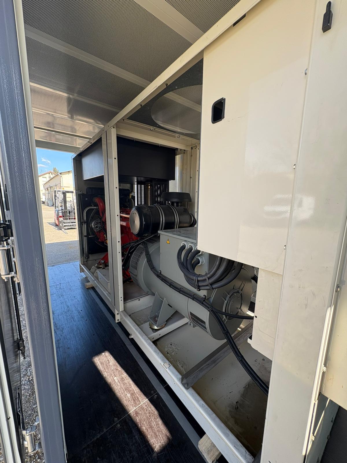 Groupe électrogène de 250 KVA installé dans le conteneur