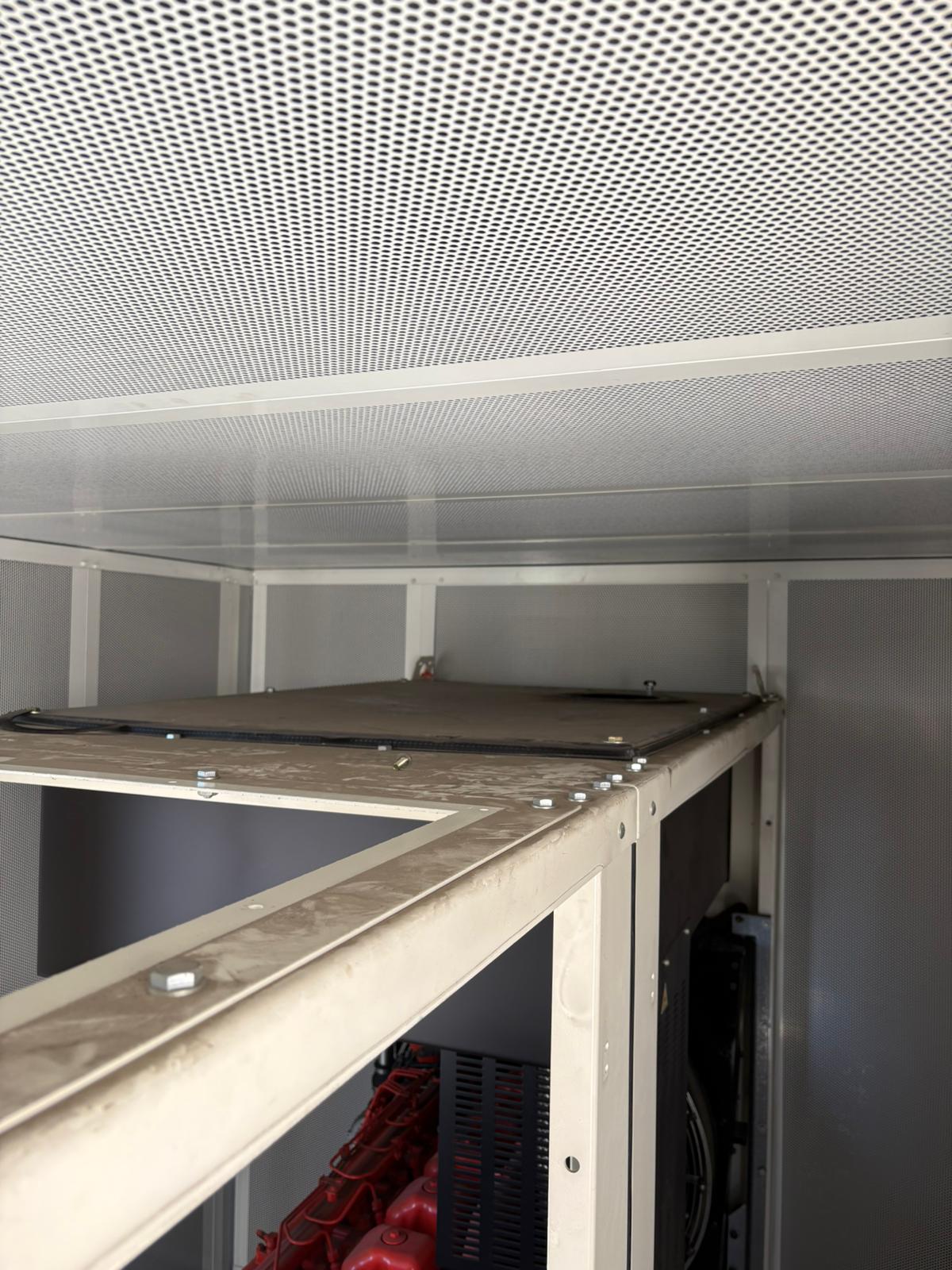 Plafond acoustique perforé