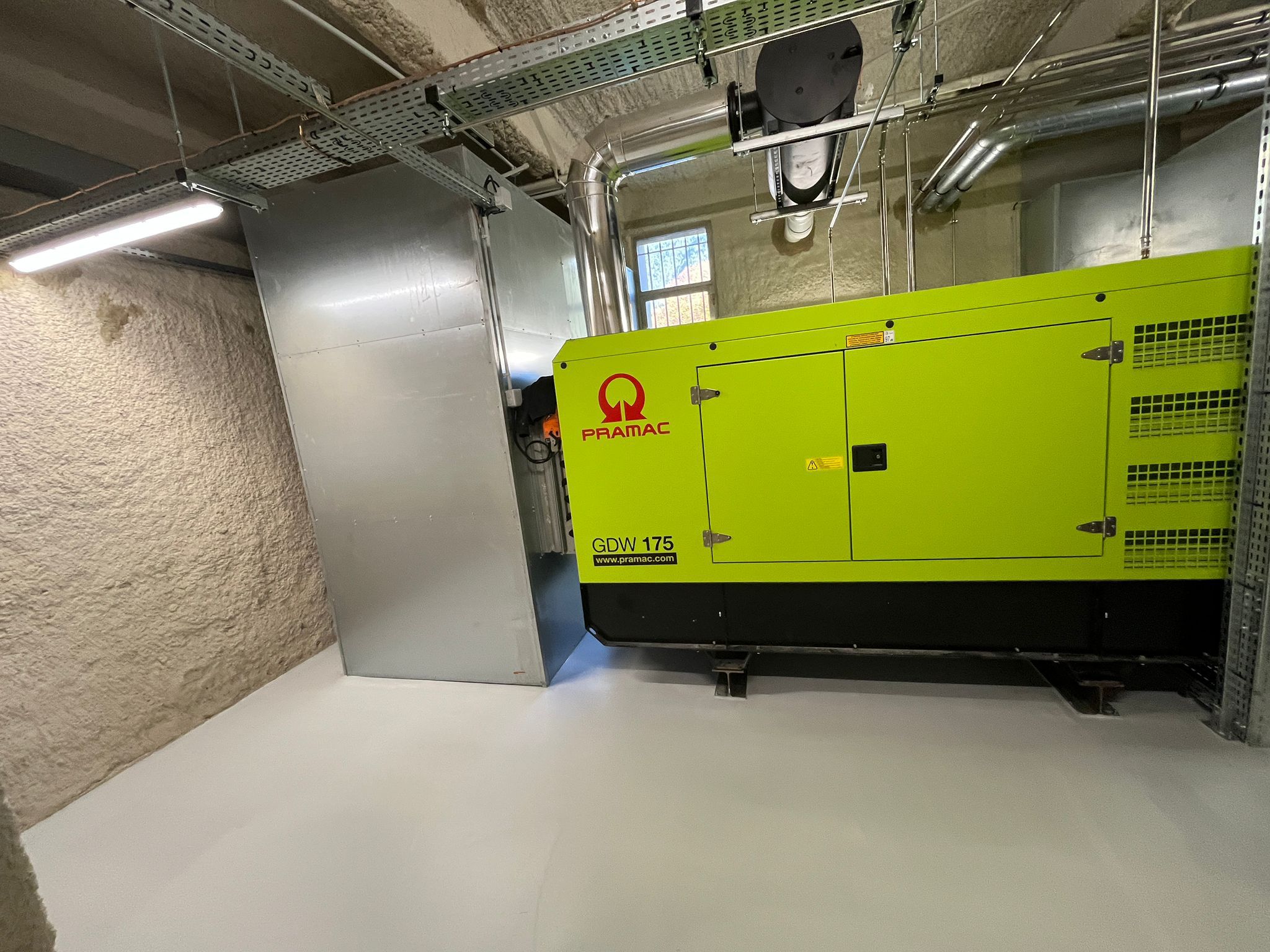Groupe électrogène Pramac 175 KVA finalisé avec sa gaine de ventilation